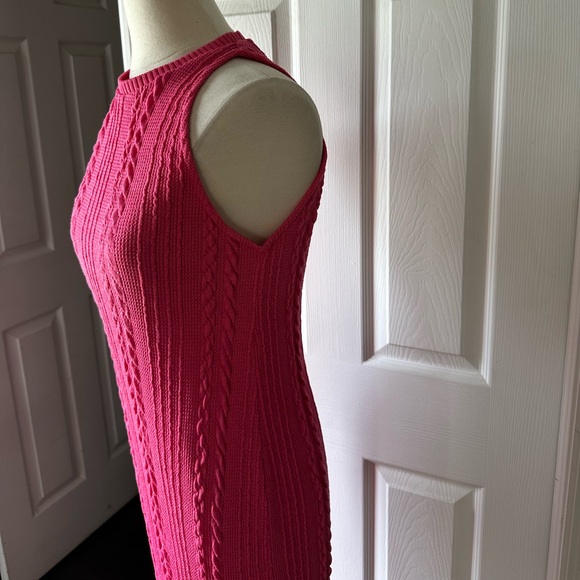 Beautiful sleeveless, lightweight sweater dress pink size small - Picture 3 of 4